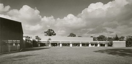 Schwarz-weiß-Foto vom Hauptgebäude des Focke-Museums kur nach der Eröffnung 1965.