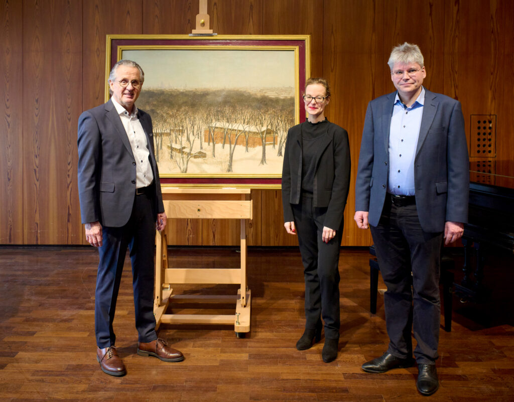 Andreas Werndl, Prof. Dr. Anna Greve und Dr. Jan Werquet vor dem Gemälde