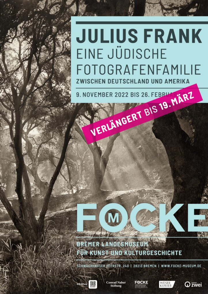 Plakatmotiv Julius Frank: Schwarz-Weiß-Foto mit Baum und Ausstellungstitel