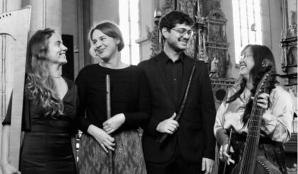 vier Musiker mit historischen Instrumenten
